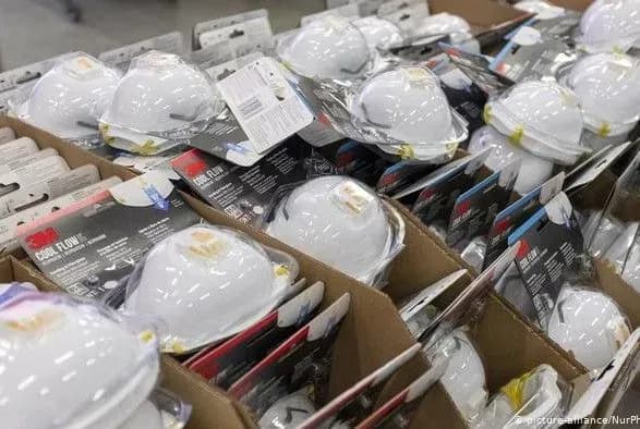 Китай утверждает, что с 1 марта продал за границу почти 4 миллиарда масок