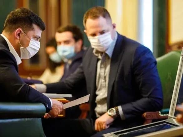 Більшість українців підтримують карантин на Великдень, але пік COVID-19 ще попереду – Зеленський