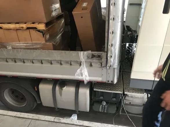 На кордоні із Польщею викрили оборудку з "гуманітаркою" на півтора мільйони