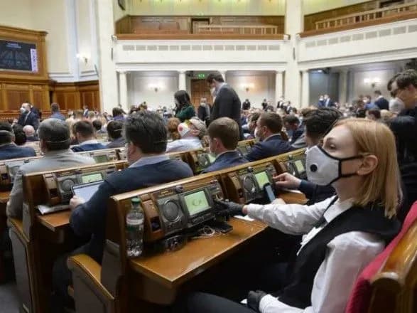Рада сьогодні планує визначитися зі страхуванням медиків, які працюють з COVID-19