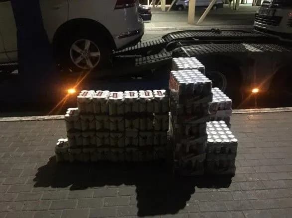 Іноземець намагався контрабандою провезти до України пиво та підкупити прикордонника