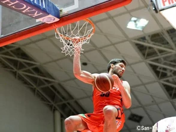 Капітан збірної України з баскетболу покинув стан японського клубу