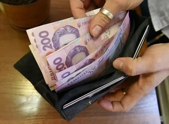 Надбавки до зарплати лікарям виплатили 14 областей