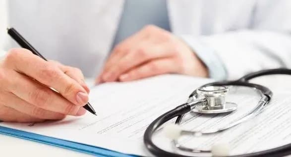 Відсьогодні медикам нараховуватимуть компенсацію через ізоляцію від COVID-19