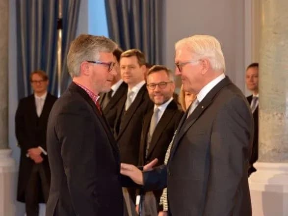 Десятки іноземних дипломатів одяглися у вишиванки до українського свята: фото