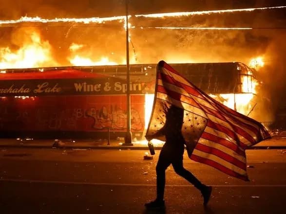 Мер Нью-Йорка скасував комендантську годину