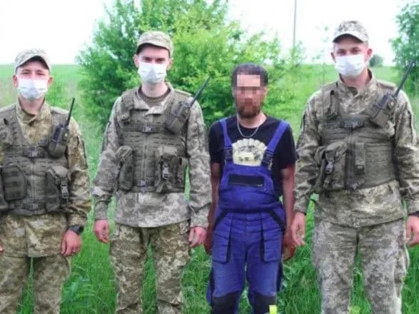 Хотів проїхати з Чехії до Казахстану: на кордоні з Польщею затримали велосипедиста-нелегала