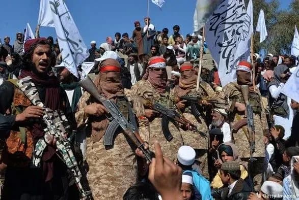 В Афганістані бойовики взяли в заручники 53 людини