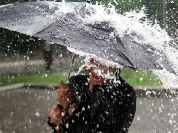 У Києві та області оголосили штормове попередження