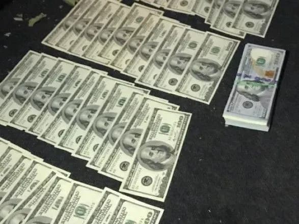 Ексбанкір за 25 тисяч доларів "продавав" посаду начальника управління у Нацбанку