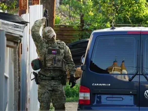 У Зеленского отреагировали на обыски и задержания в оккупированном Крыму