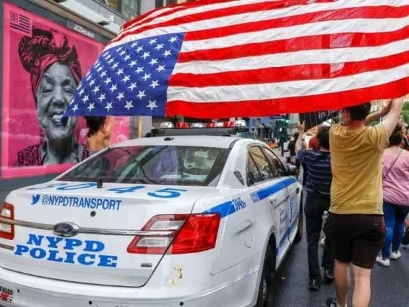 Співробітники Ford закликали керівництво не випускати авто для поліції