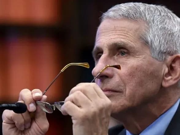 Головний інфекціоніст США вважає, що кінець пандемії далеко