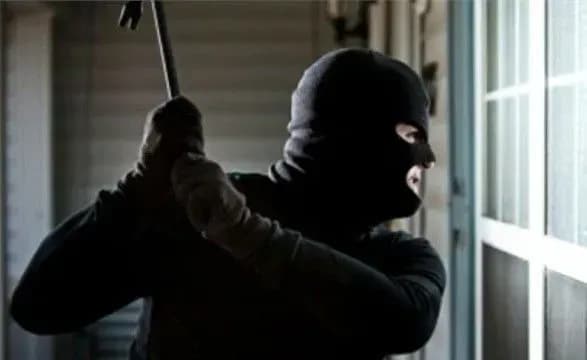 Катували праскою: на Житомирщині скоєно жорстокий розбійний напад