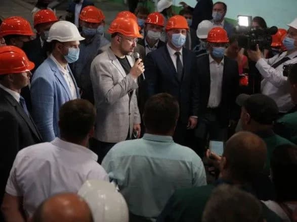 Крюківський завод вже виготовив 20 з 90 вагонів для Укрзалізниці - Шмигаль