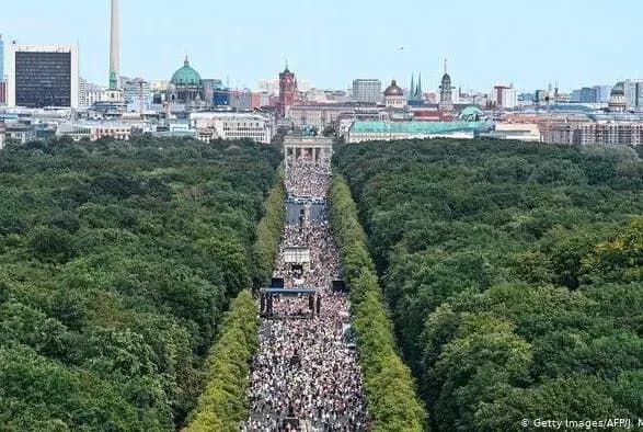 На демонстрациях в Берлине пострадали 45 полицейских