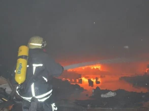 У Чернігові у триповерховій неексплуатуємій будівлі стався вибух