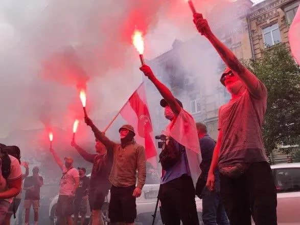 Як проходили протести під посольством Білорусі у Києві: фото