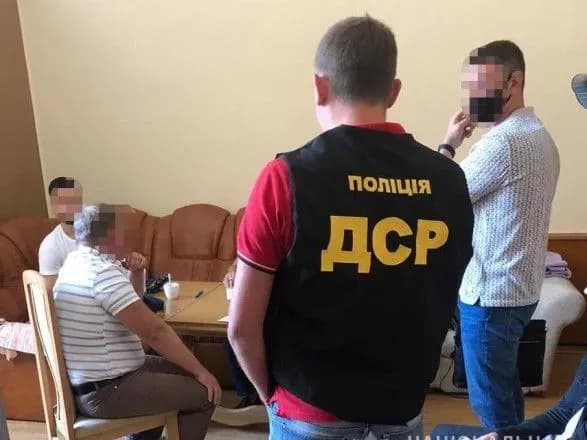 У Дніпрі ректор вишу та його помічник “погоріли” на хабарі у 150 тис. грн
