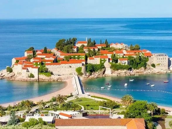 Чорногорія послабила карантин: дозволено в’їзд туристам з США та ще низки країн