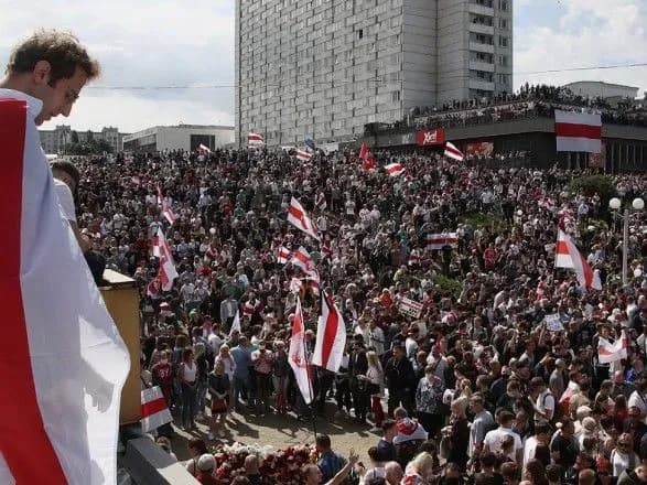 Макрон закликав Євросоюз підтримати мирні протести у Білорусі