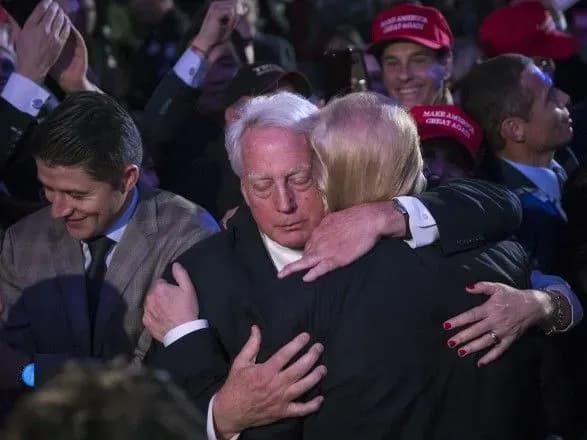 Помер молодший брат Дональда Трампа