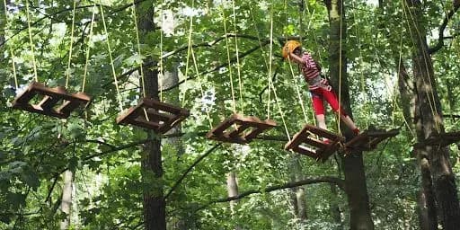 В канатном парке в Ивано-Франковске на высоте застрял ребенок