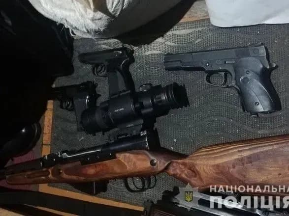 На Житомирщині викрили групу продавців зброї