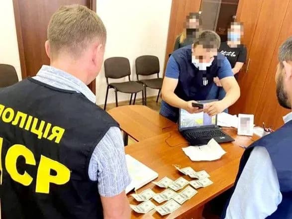 На Прикарпатті на хабарі правоохоронцю викрили сімох директорів лісгоспу