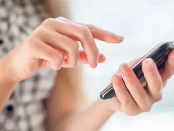 В Тбилиси мужчина выдал себя за священника, чтобы получить интимные фото школьницы