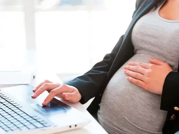 Майже 100 тисяч працюючих жінок знаходились у декретній відпустці у січні-серпні