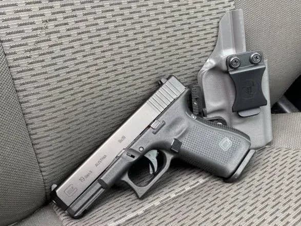 В автомобілі нардепа Юрченка виявили незареєстрований пістолет