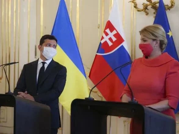 Зеленський: для України є важливим збереження шкіл з вивчення української мови у Словаччині