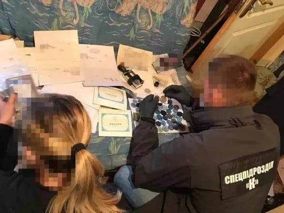 В Україні викрили міжрегіональну злочинну групу, підробляла документи державного зразка