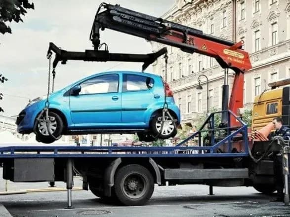 Майже 18 тис. автівок-порушників евакуювали за 3 місяці в Києві