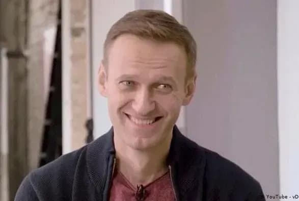 Колишній канцлер Німеччини позивається до Bild через "хлопчика на побігеньках у Путіна"