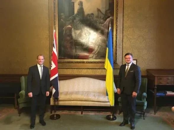 Україна запросила Британію приєднатися до Кримської платформи