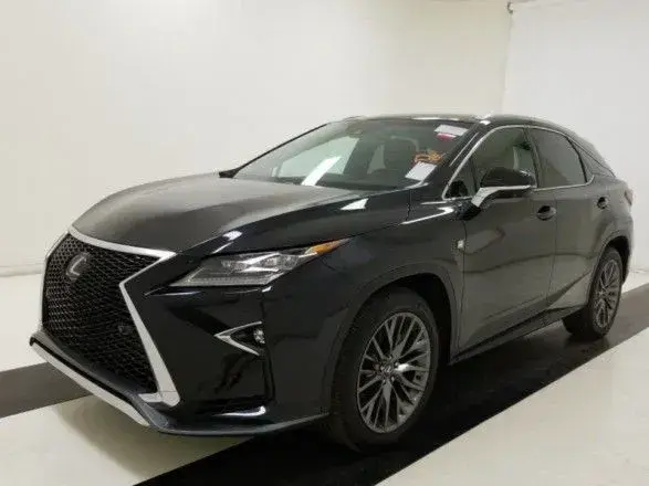 Дочірня фірма обленерго Суркісів купила елітний Lexus за півтора мільйона гривень