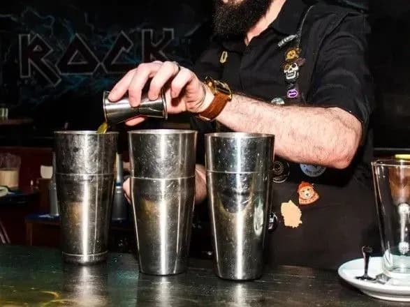 Искал "лучший заработок" в Украине: на границе с Румынией задержали бармена-иностранца