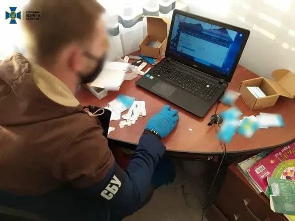 Перед місцевими виборами СБУ прикрила три "ботоферми"