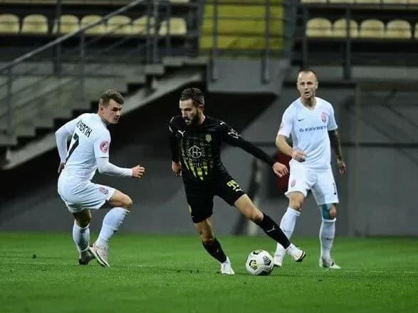 “Зоря” у матчі з двома вилученнями розгромила “Рух”