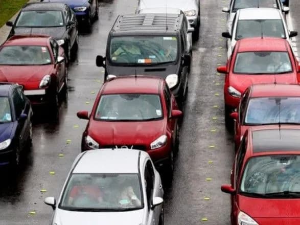 Утром на нескольких мостах Киева образовались пробки