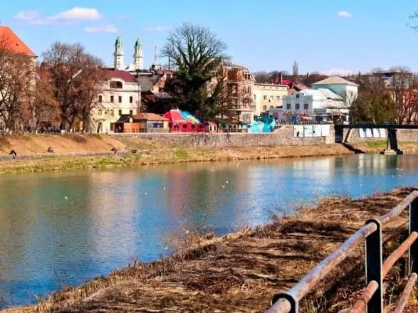 Опитування: більшість закарпатців хочуть бути у складі України та навчатися українською