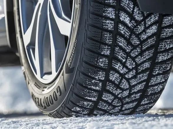 У Києві водіїв закликають переходити на зимові шини