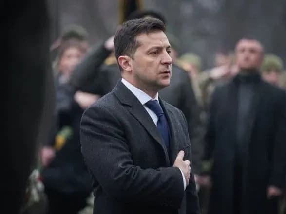 Зеленский корзиной с цветами почтил память Героев Небесной Сотни