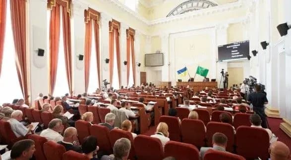 Під охороною поліції та без Кернеса: міськрада Харкова у старому складі зібралася на сесію