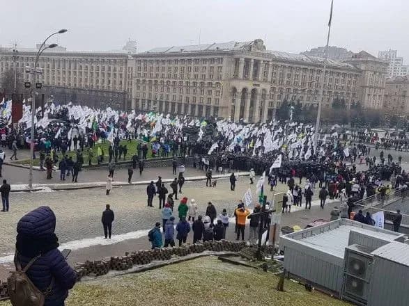Сутички між "ФОПами" та правоохоронцями на Майдані: є постраждалі