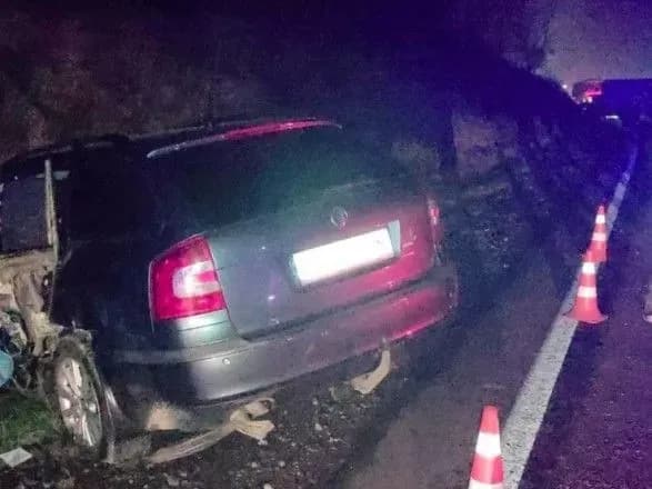 Смертельна ДТП на Львівщині: легковик "Шкода" на зустрічці влетів у мікроавтобус