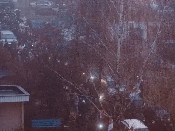 Протести у Білорусі: у Мінську виходять на марш, силовики стягують спецтехніку