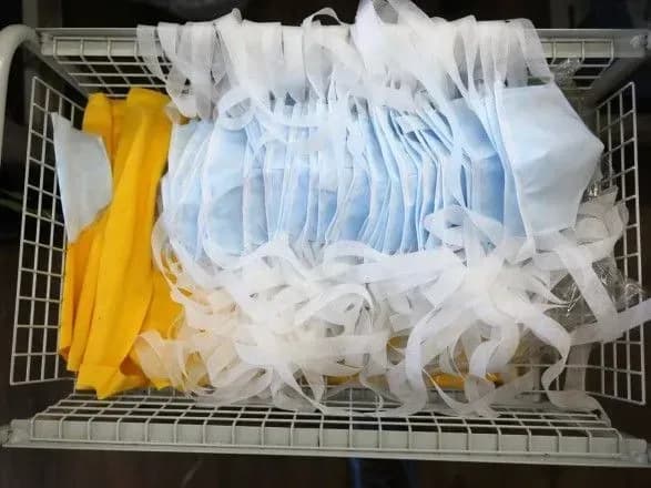 Чехія передала Україні гуманітарний вантаж з масками, бахілами і респіраторами